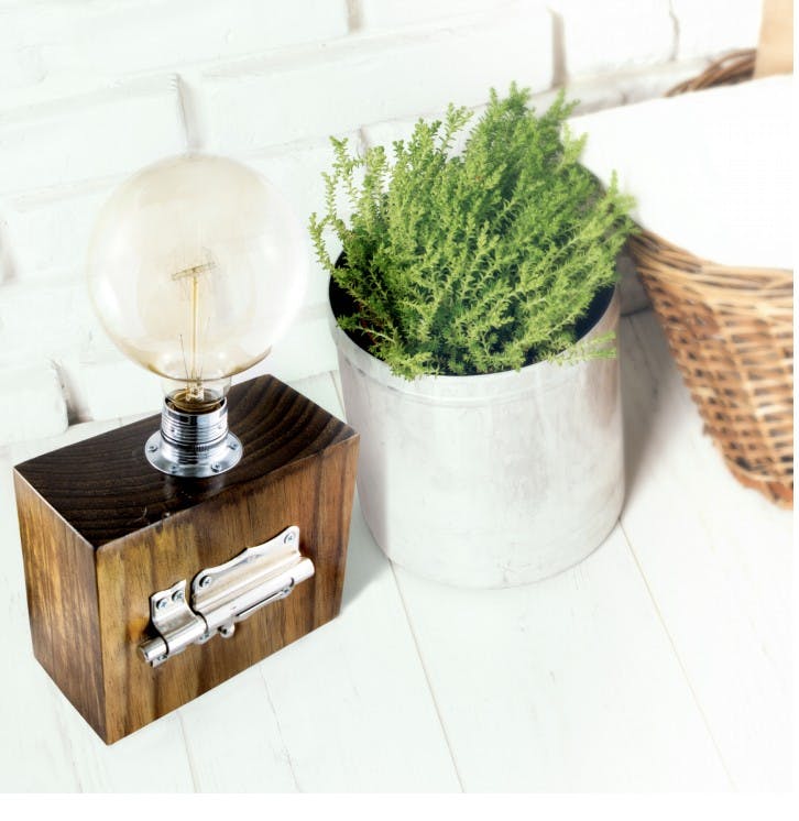 außergewöhnliche Lampe aus Holz